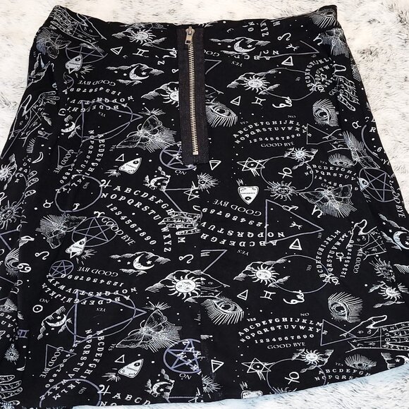 Skirt with Ouiji astrology mystical symbols size medium - Picture 1 of 4
